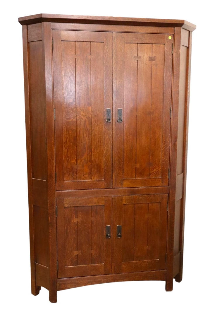 Stickley mission oak corner bow tie corner cabinet (1 of 9)