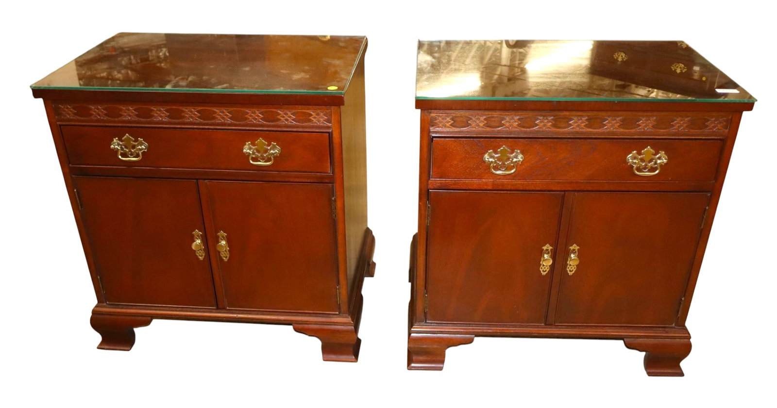 Beautiful PR Baker banded nightstands (1 of 8)