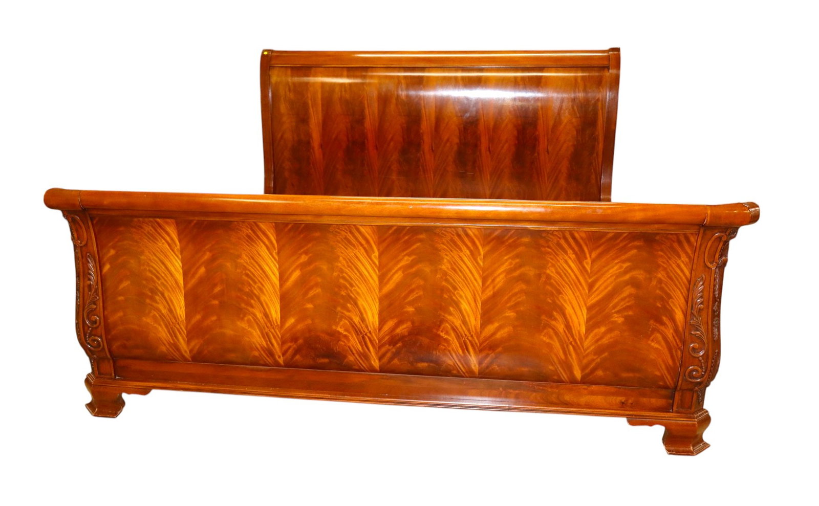 Beautiful carved king size sleigh bed manner Baker (1 of 9)