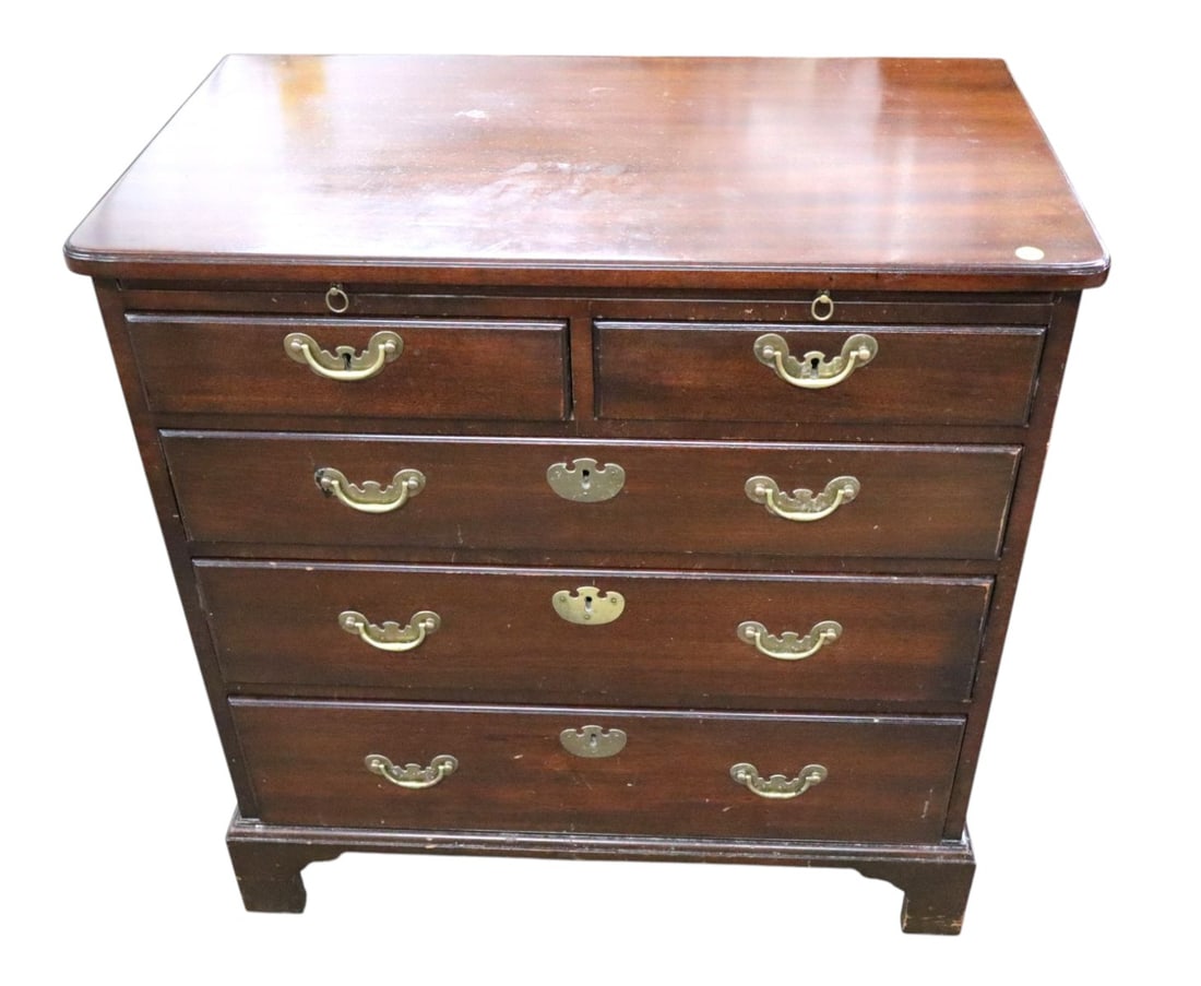 Vtg Kittinger Colonial Williamsburg 2 over 3 chest: Vintage Kittinger Colonial Williamsburg 2 over 3 drawer chest with pull out tray, original finish, structurally sound, in good condition. 30.25"h x 30"w x 18"d