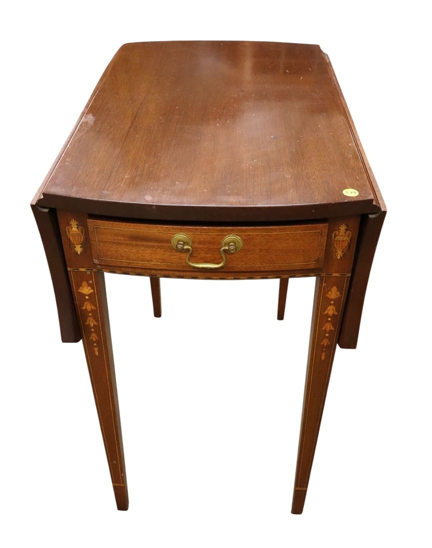 Quality crafted pembrook table attrib AF Hackman (1 of 5)