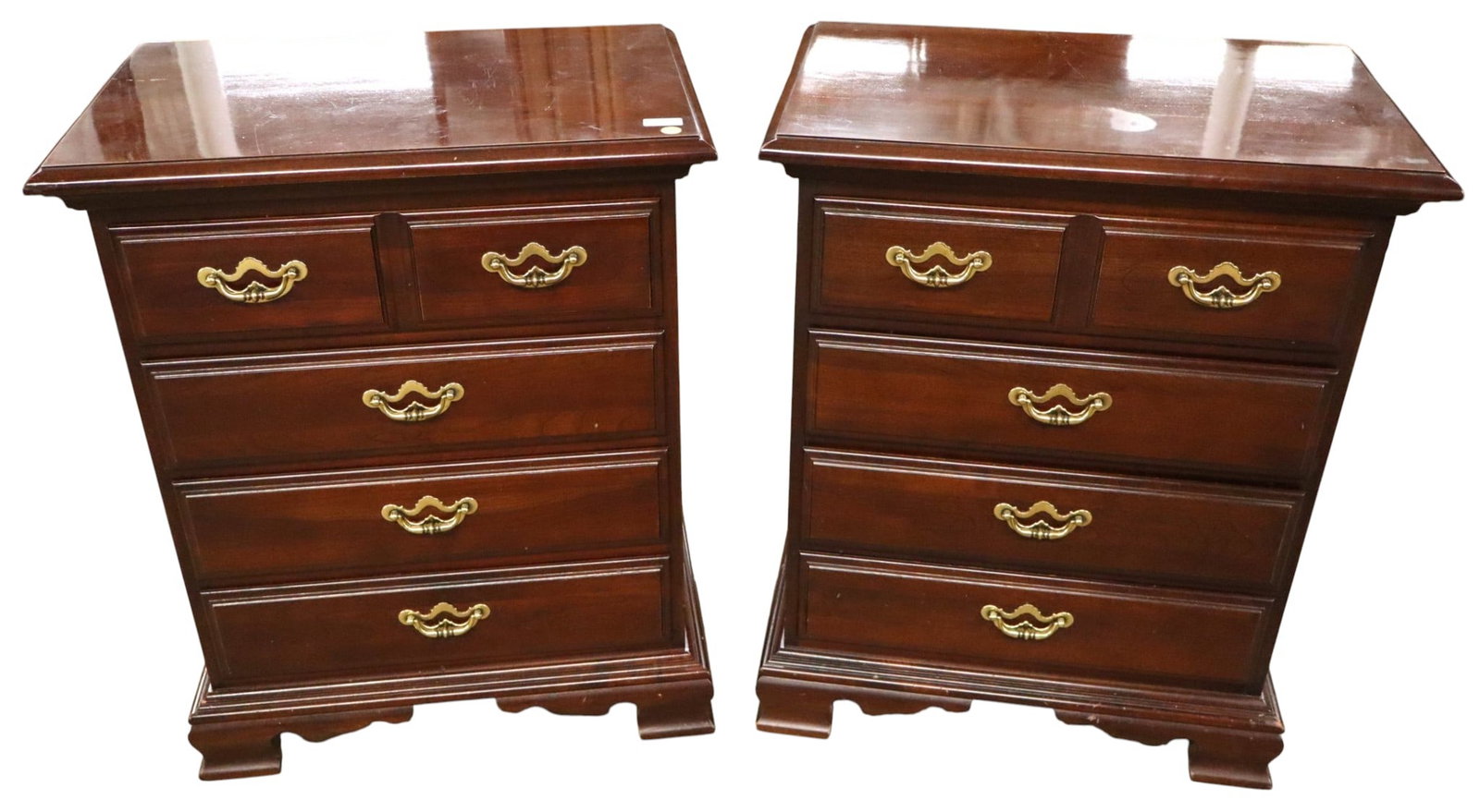 PR Thomasville Furn 4 drawer cherry nightstands: Pair of Thomasville Furniture 4 drawer cherry nightstands, original finish, structurally sound, in good condition. Ea. 31"h x 25"w x 16"d