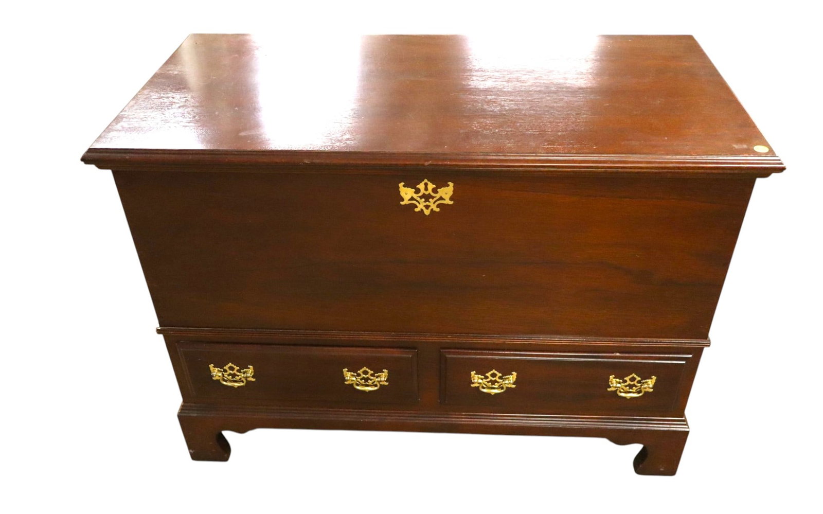 Nice Chippendale style 2 drawer cedar chest (1 of 6)