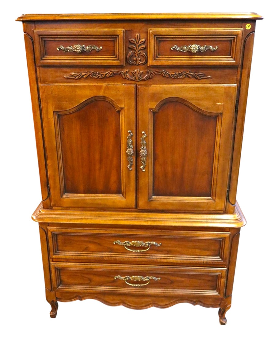 VTG Dixie Furn gentlemans chest with fitted interior: Vintage Dixie Furniture cherry gentlemans chest with 4 drawers and 2 doors with fitted interior in the country French style, original finish, structurally sound. 58.75"h x 40"w x 19"d