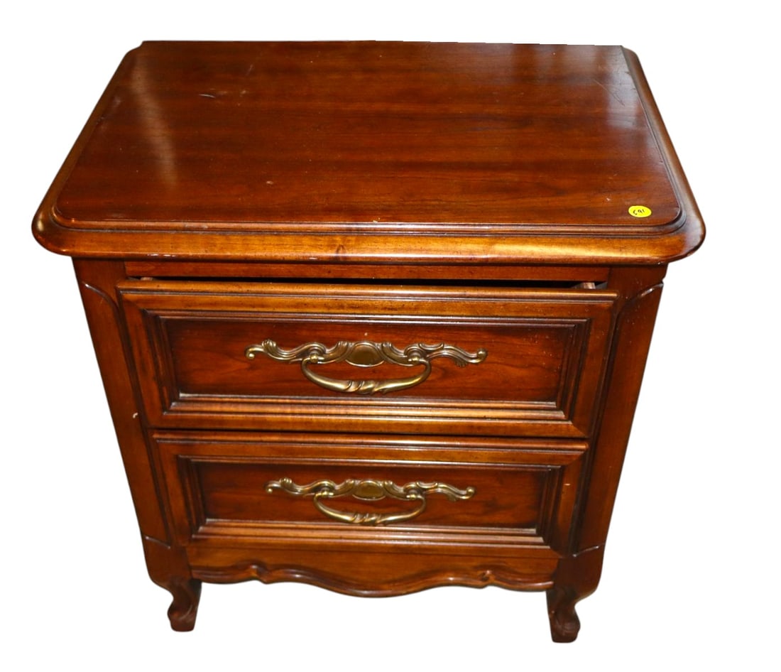 Vintage Dixie Furn country FR style nightstand (1 of 3)