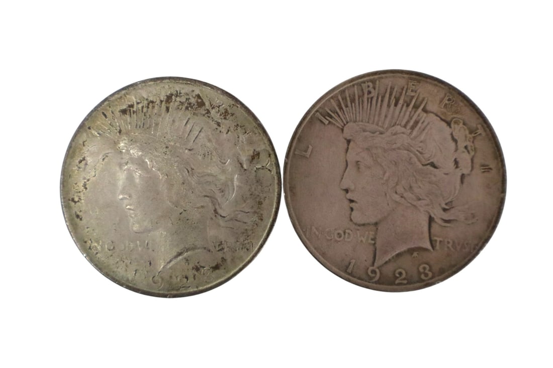 (2) US silver peace dollar $1 coins dated 1923 & 1923: (2) US silver peace dollar $1 coins dated 1923 & 1923