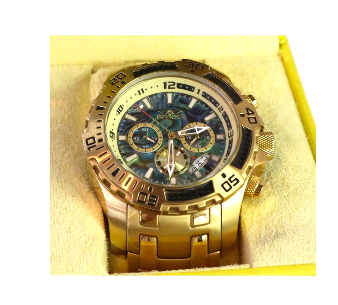 Invicta watch in original Invicta box (1 of 5)
