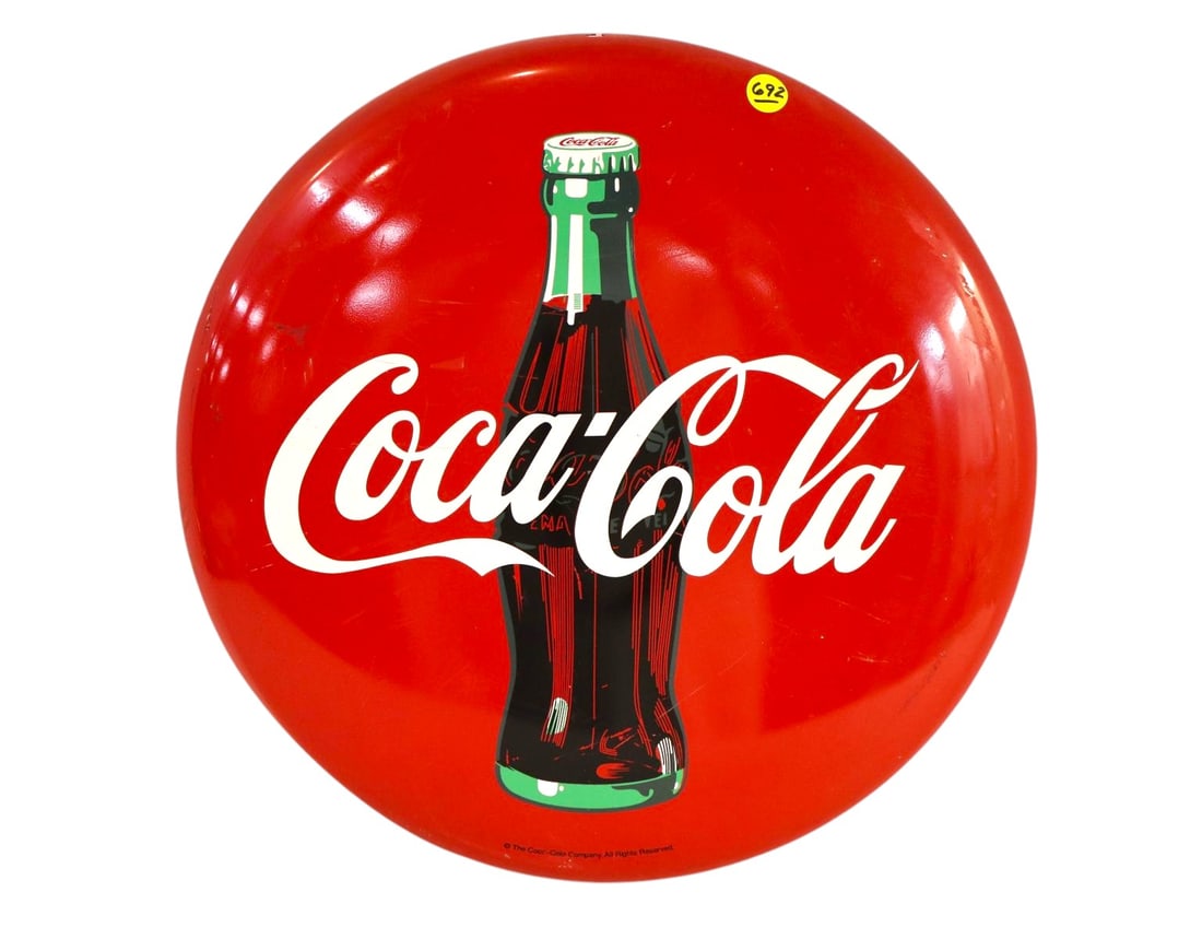 Vintage Coca-Cola metal advertisement tray: Vintage Coca-Cola metal advertisement tray. 16" diameter