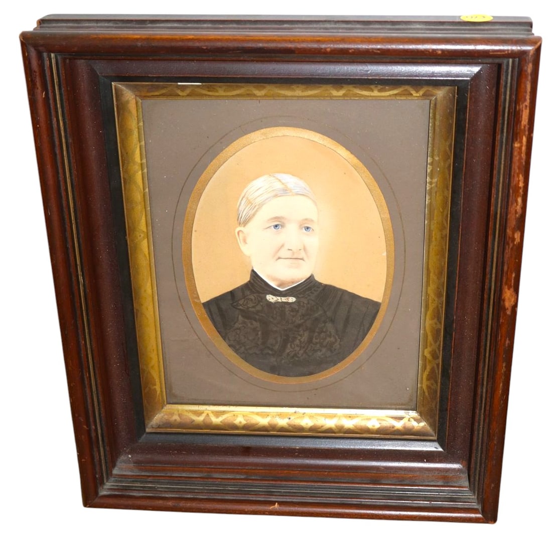 Antique Vict walnut deep frame w/portrait woman: Antique Victorian walnut deep frame with portrait of woman print structurally sound. 14"h x 12"w x 2.5"