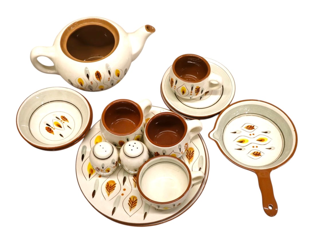 14pcs VTG Stangl Amber Glow pattern dinnerware (1 of 3)