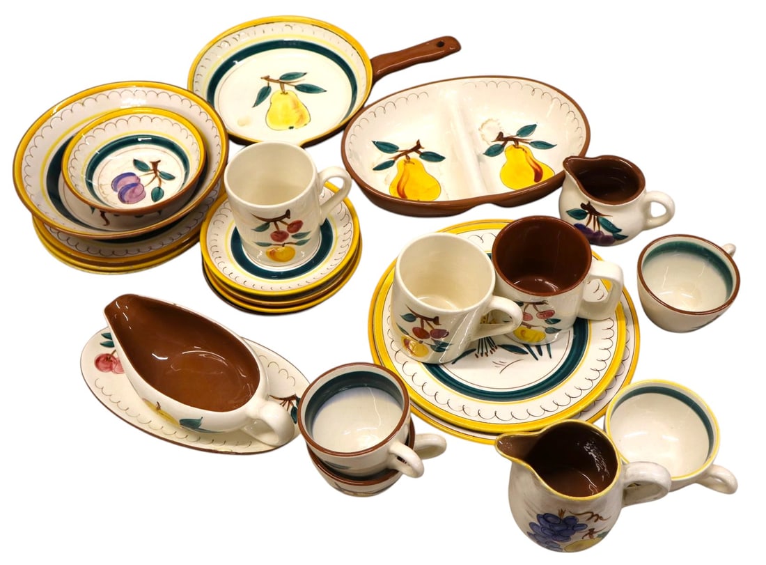 23pcs VTG Stangl Fruit pattern dinnerware (1 of 3)
