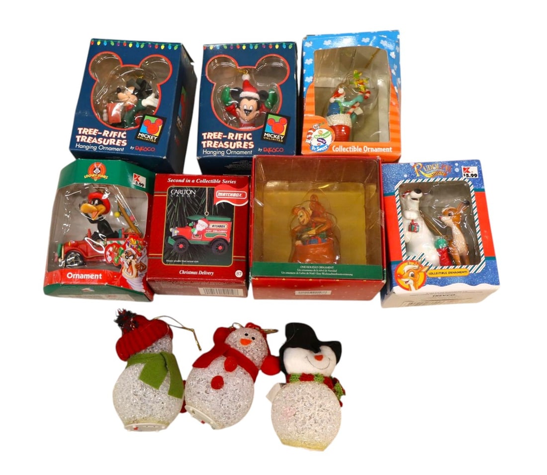 Vintage Christmas ornaments in boxes (1 of 1)