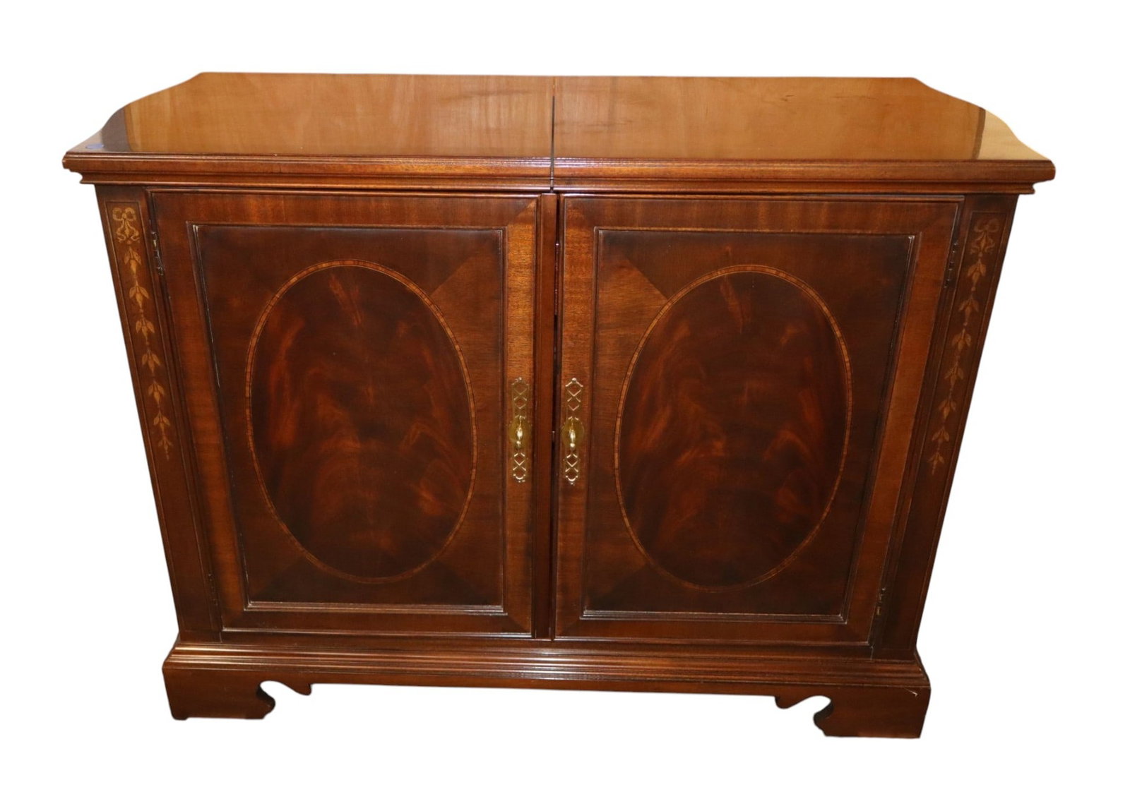 Drexel Hrtg Burl Mahog Slide Top Medallion Server (1 of 10)