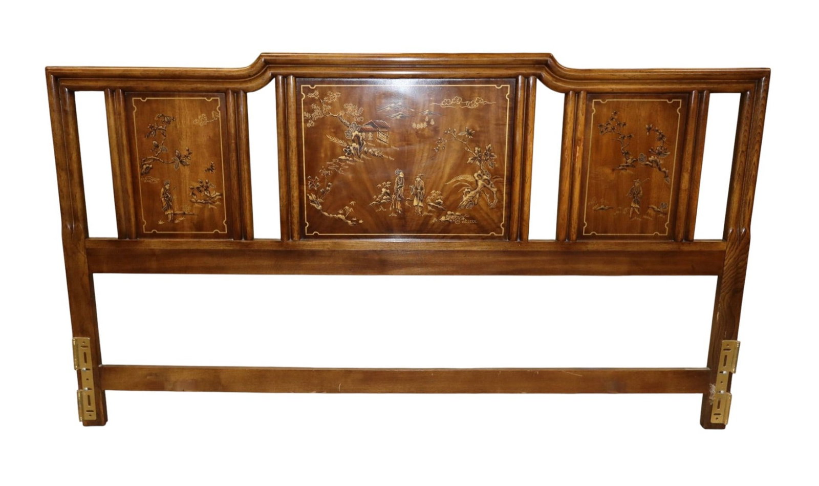 VTG Drexel Hrtg Dynasty Walnut Headboard Orig Fin: Vintage Drexel Heritage Dynasty Collection walnut headboard #07350, original finish, structurally sound and in good condition. 44"h x 77"w x 1.25"d