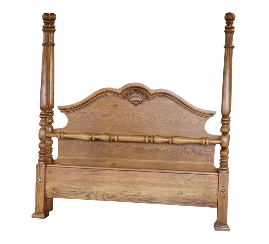 Oak Shell Crvd Queen/Full 4-Poster Bed w/rails: Oak queen or full size 4 poster bed with rails, shell carved, original finish, structurally sound and in good condition. Footprint: 68.5"h x 64"w x 88"l
