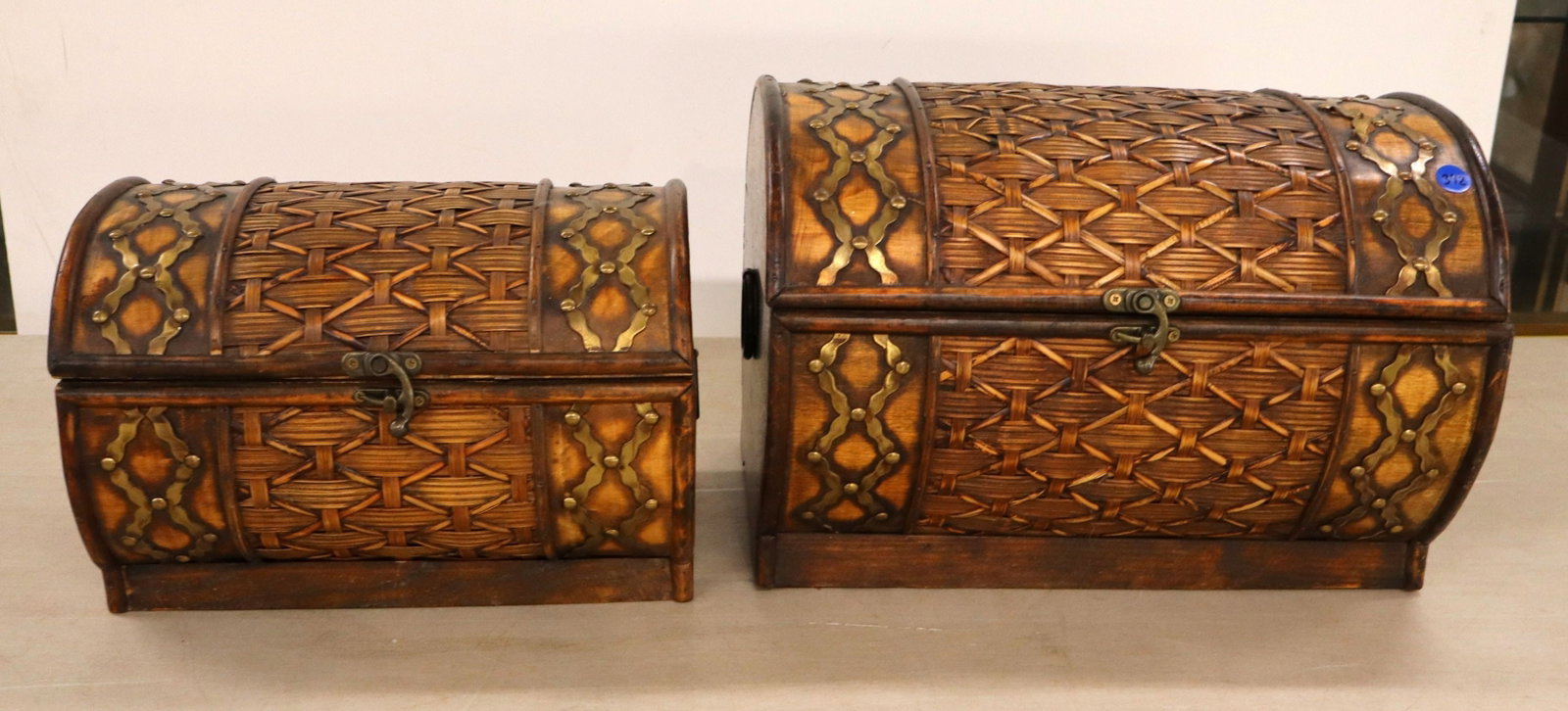 Set stackable decorative wicker storage trunks - 2
