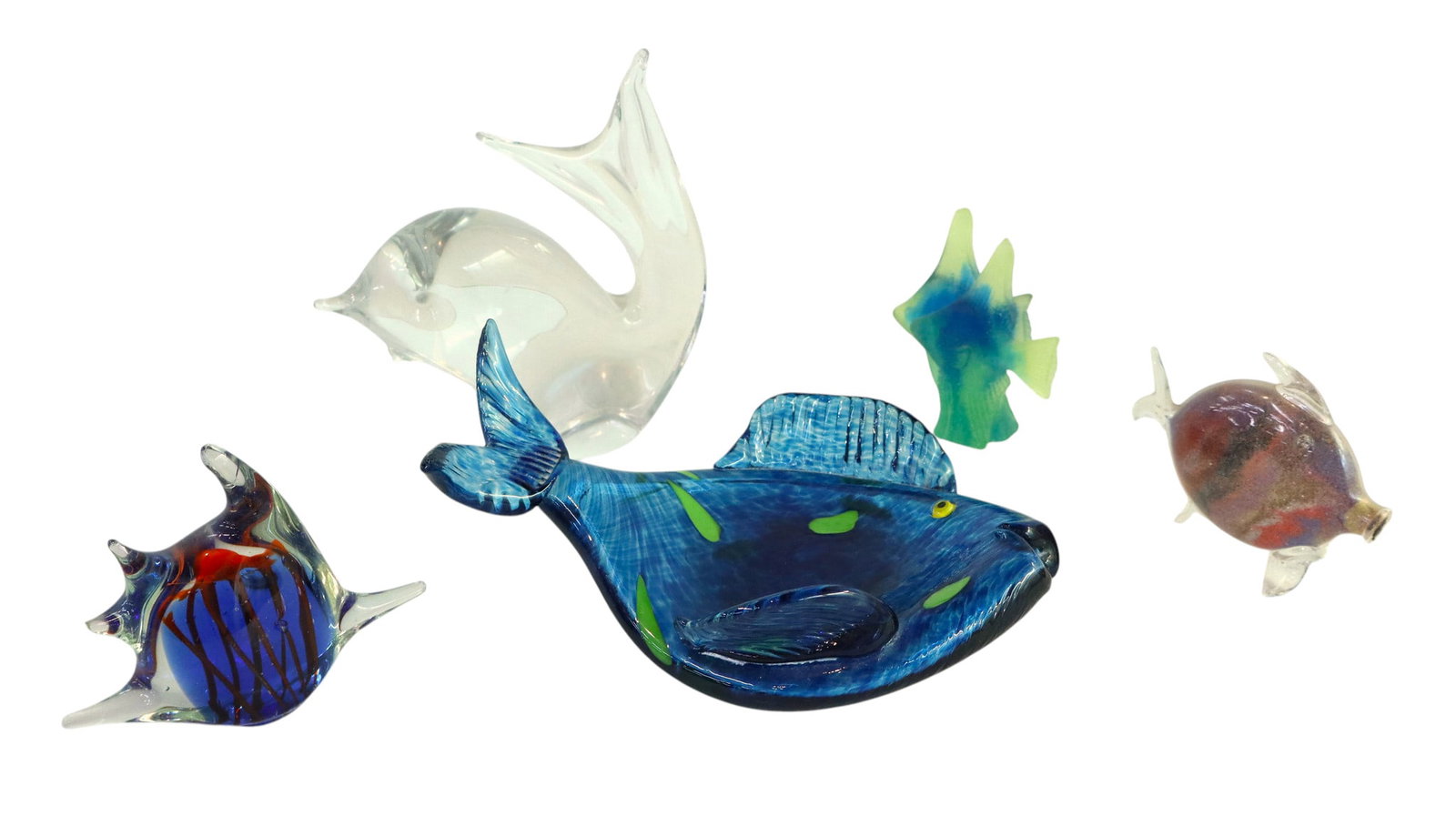 Vintage 5 art glass hand blown fish: 5 art glass hand blown fish no noticeable issues in various sizes.