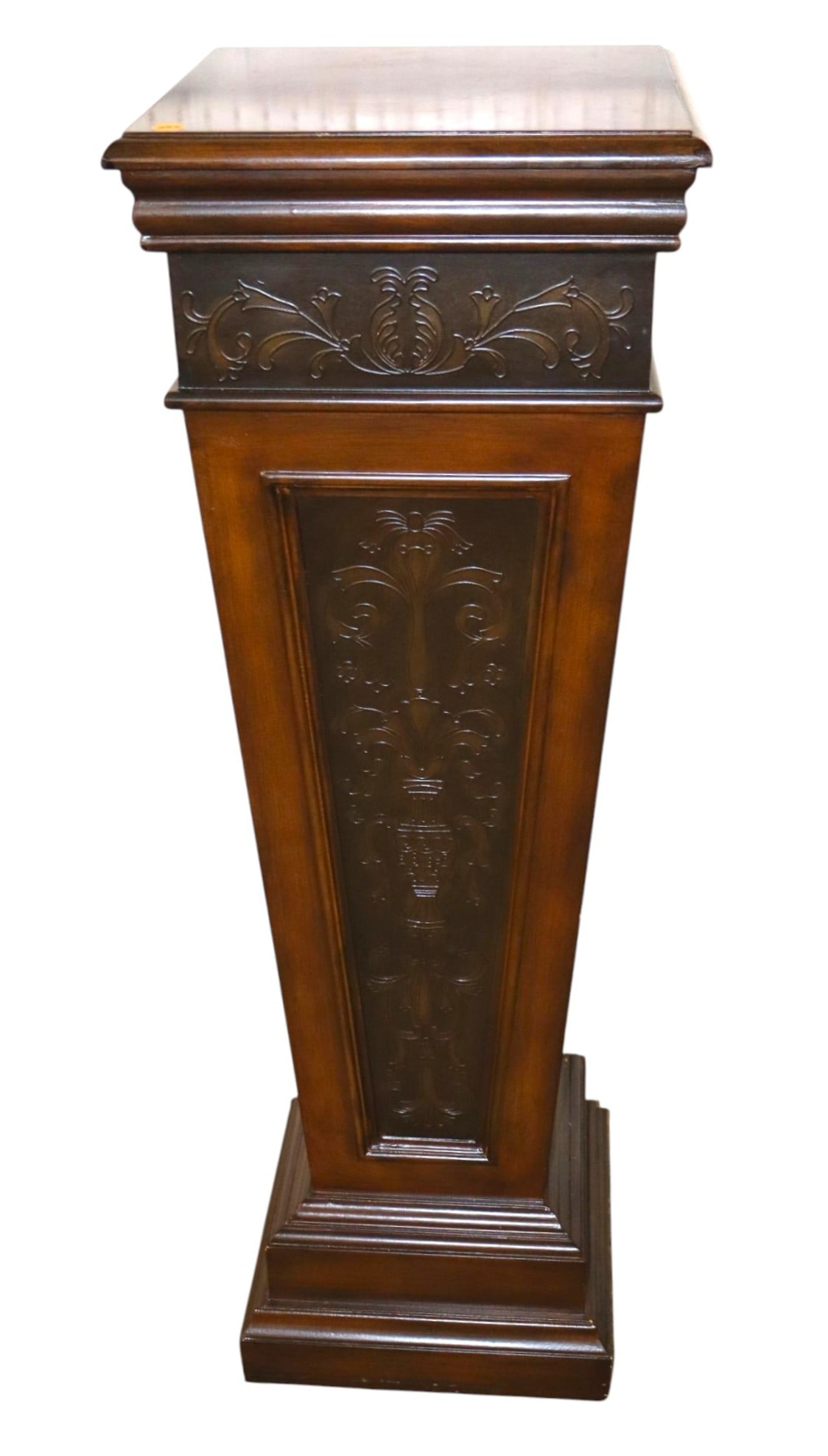 Mahogany pedestal with stamped decoration accents (1 of 7)