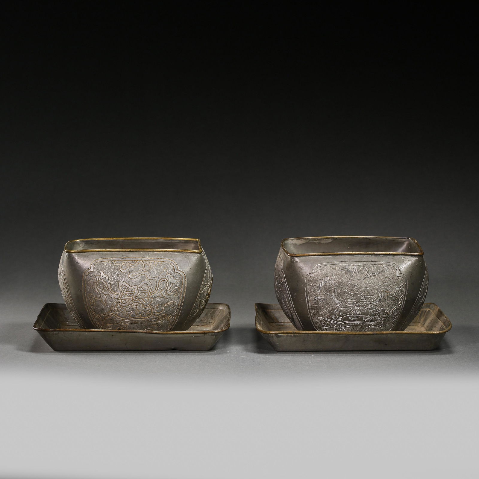 A PAIR OF ANCIENT CHINESE SILVER BOWLS (1 of 16)