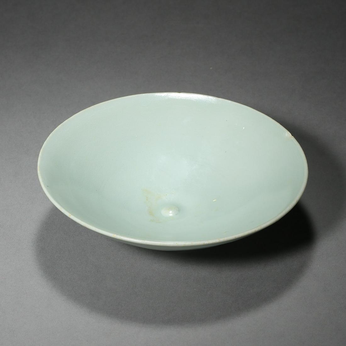 EARLY SOUTHERN SONG DYNASTY, CHINESE LONGQUAN KILN (1 of 10)