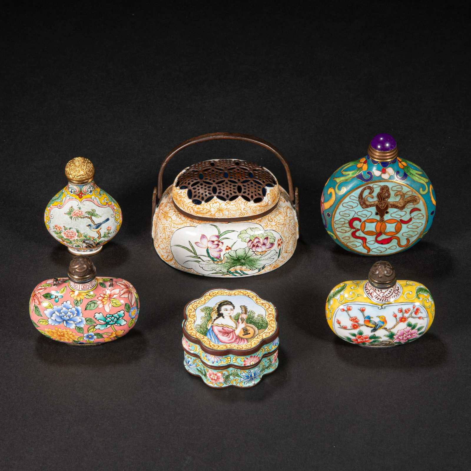 A SET OF CHINESE ENAMEL SNUFF BOTTLES, QING DYNASTY (1 of 20)