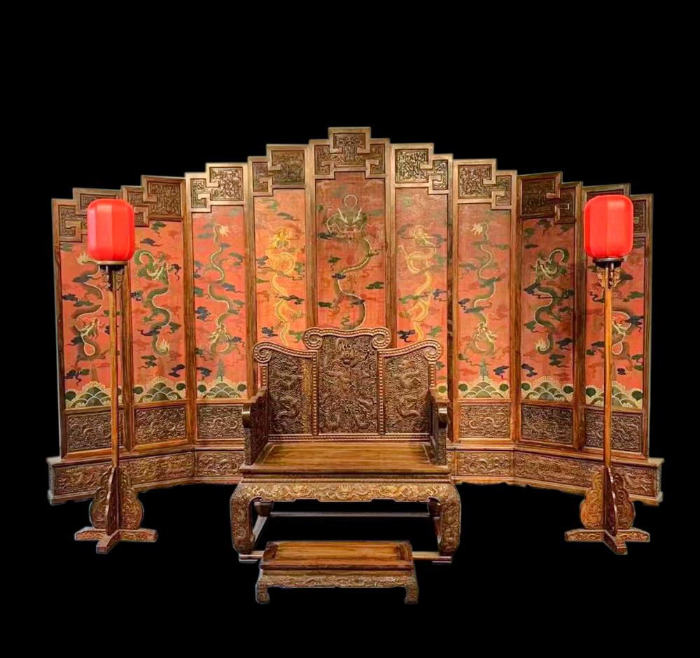CHINESE YELLOW PEAR WOOD SCREEN AND THRONE, QING DYNASTY (1 of 10)