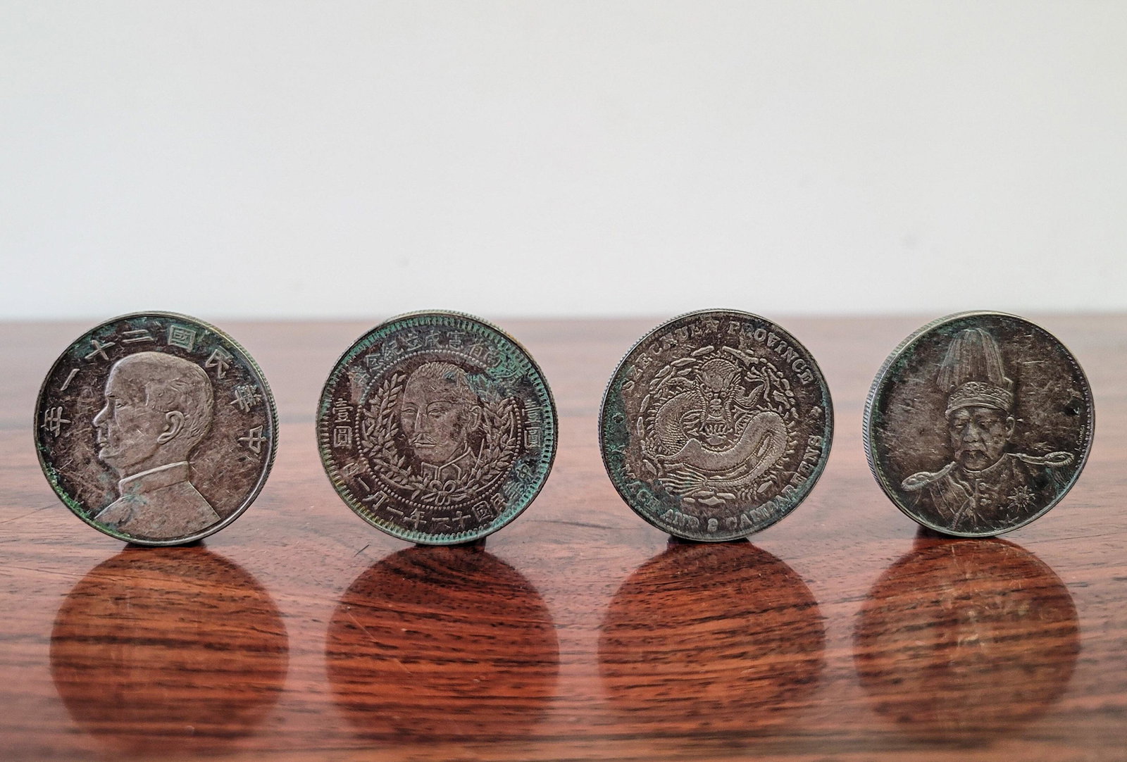 A GROUP OF CHINESE ANCIENT SILVER COINS (1 of 10)