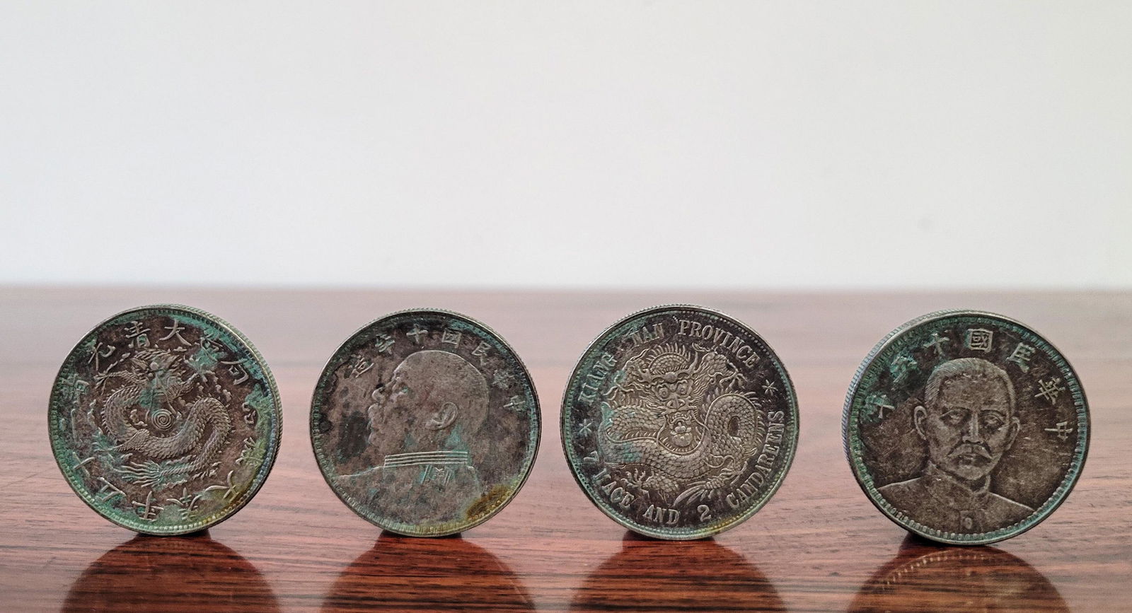 A GROUP OF CHINESE ANCIENT SILVER COINS (1 of 10)