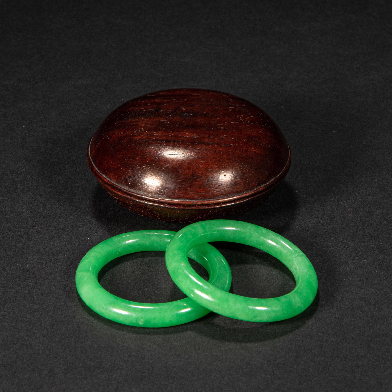PAIR OF CHINESE JADE AND CASSOCK RINGS, QING DYNASTY (1 of 8)