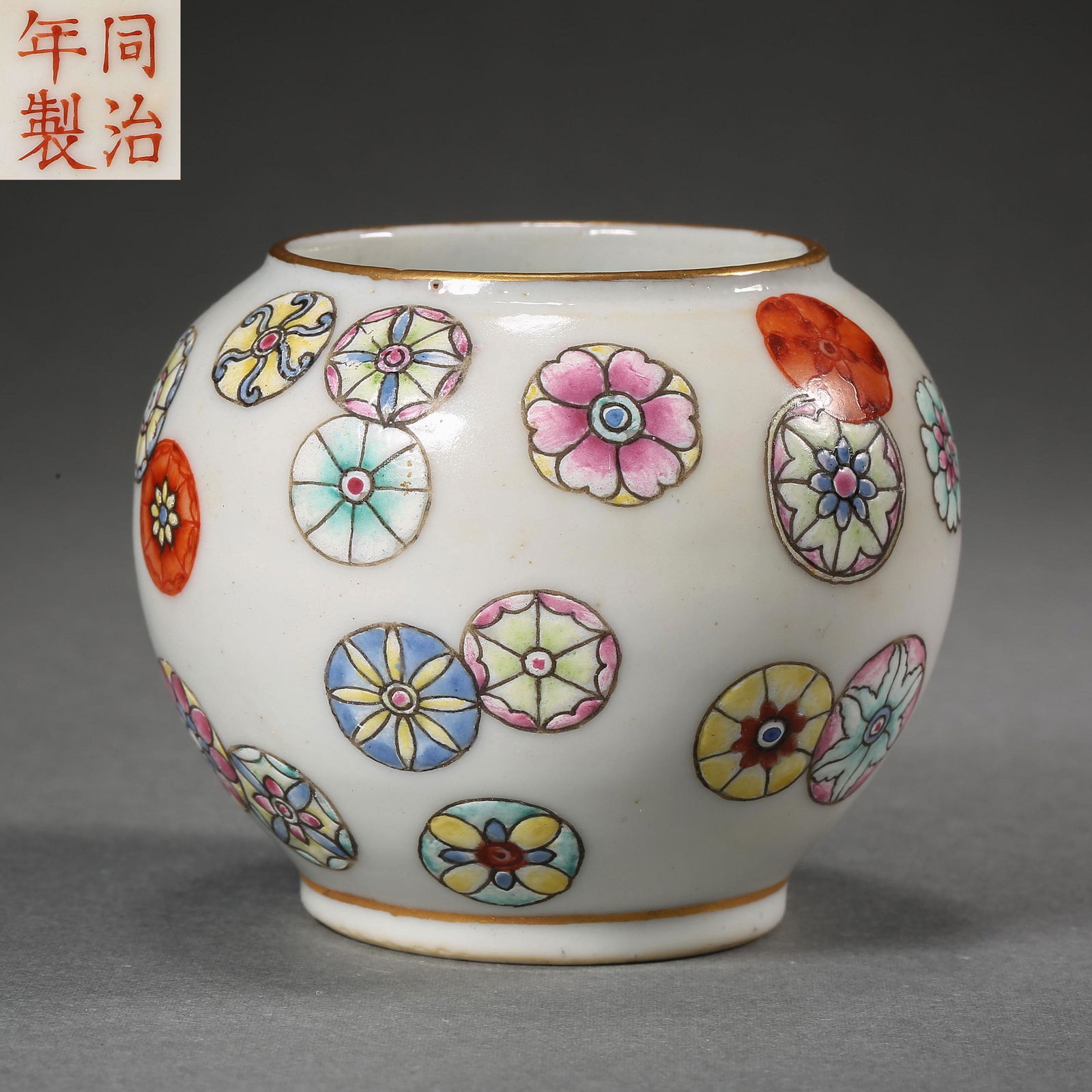 CHINESE QING DYNASTY FLOWER WATER VASE (1 of 8)