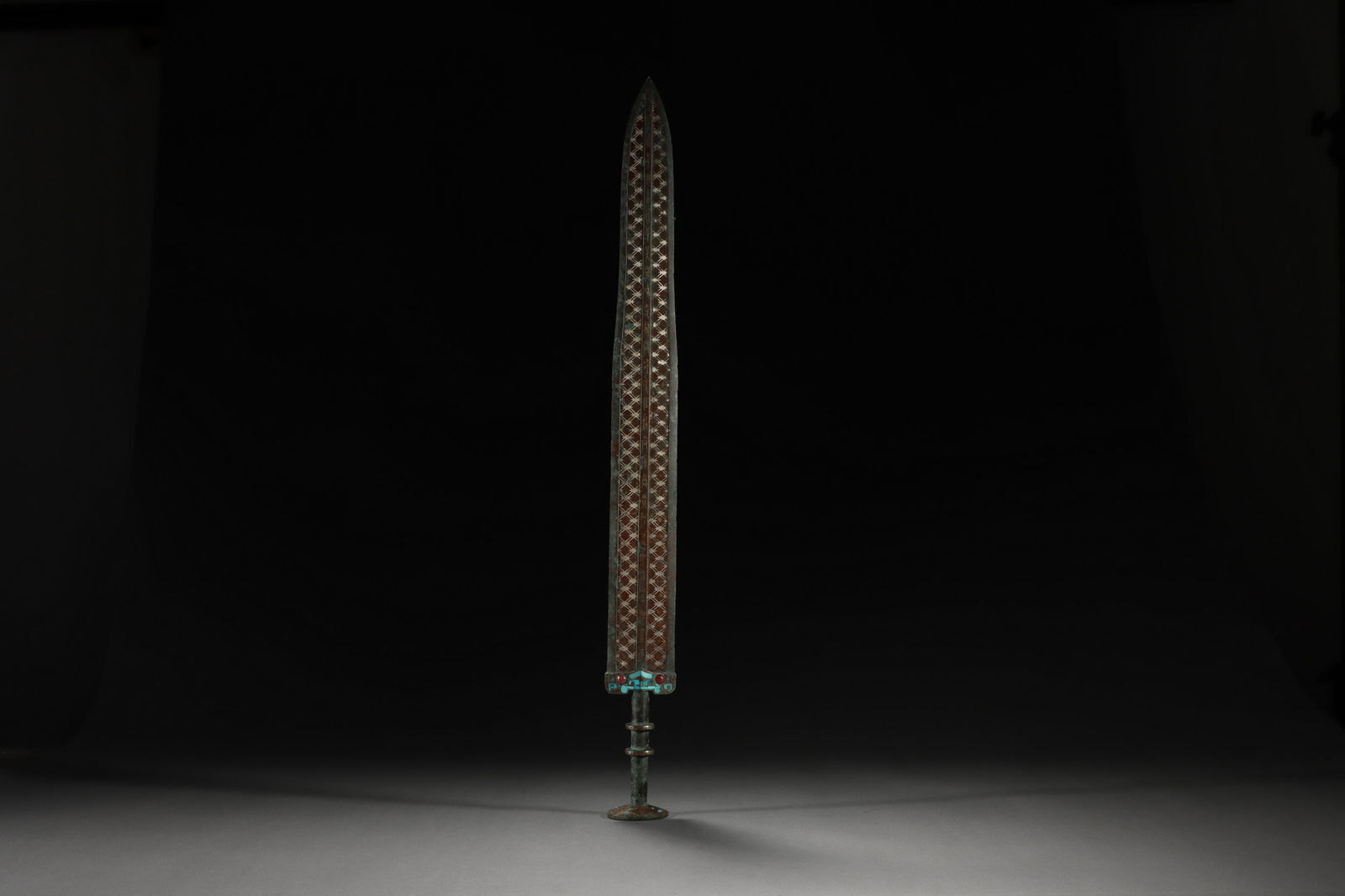 HAN DYNASTY  YUE WANG GOU JIAN SWORD INLAID WITH GOLD AND SILVER (1 of 14)