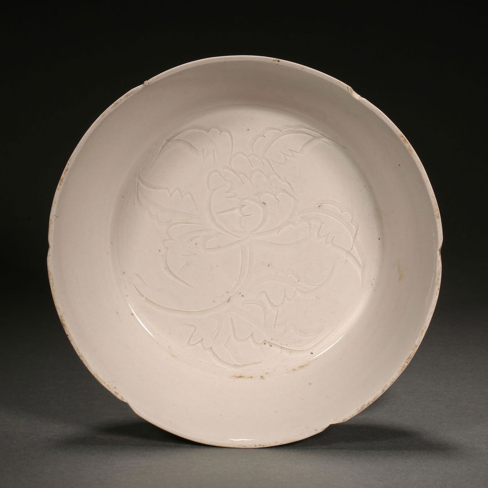 CHINESE SONG DYNASTY DING WARE FLOWER PLATE (1 of 9)