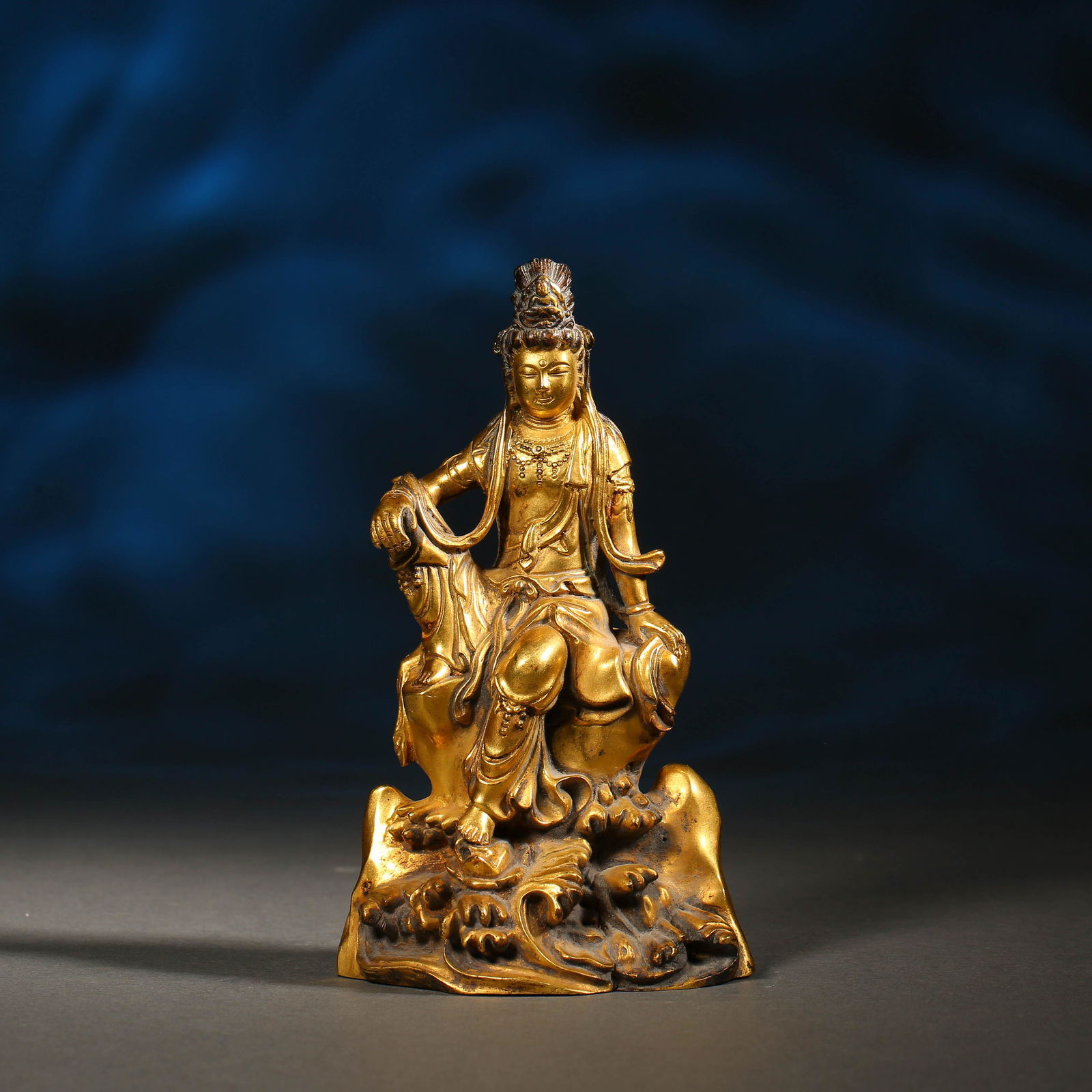 GOLDEN BUDDHA STATUE, TANG DYNASTY (1 of 10)