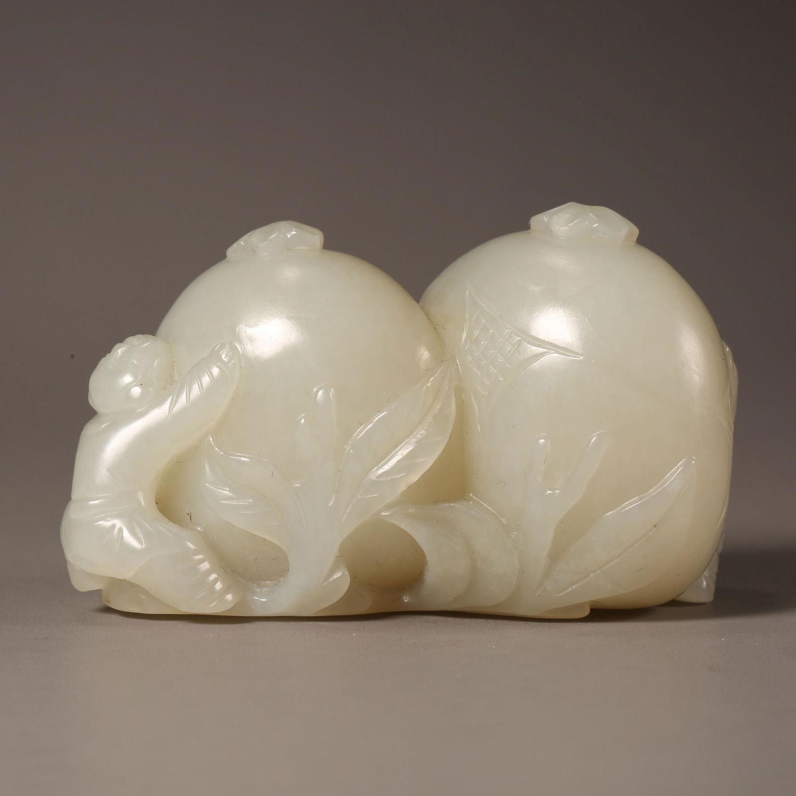 CHINESE QING DYNASTY HETIAN JADE MONKEY FLAT PEACH (1 of 6)