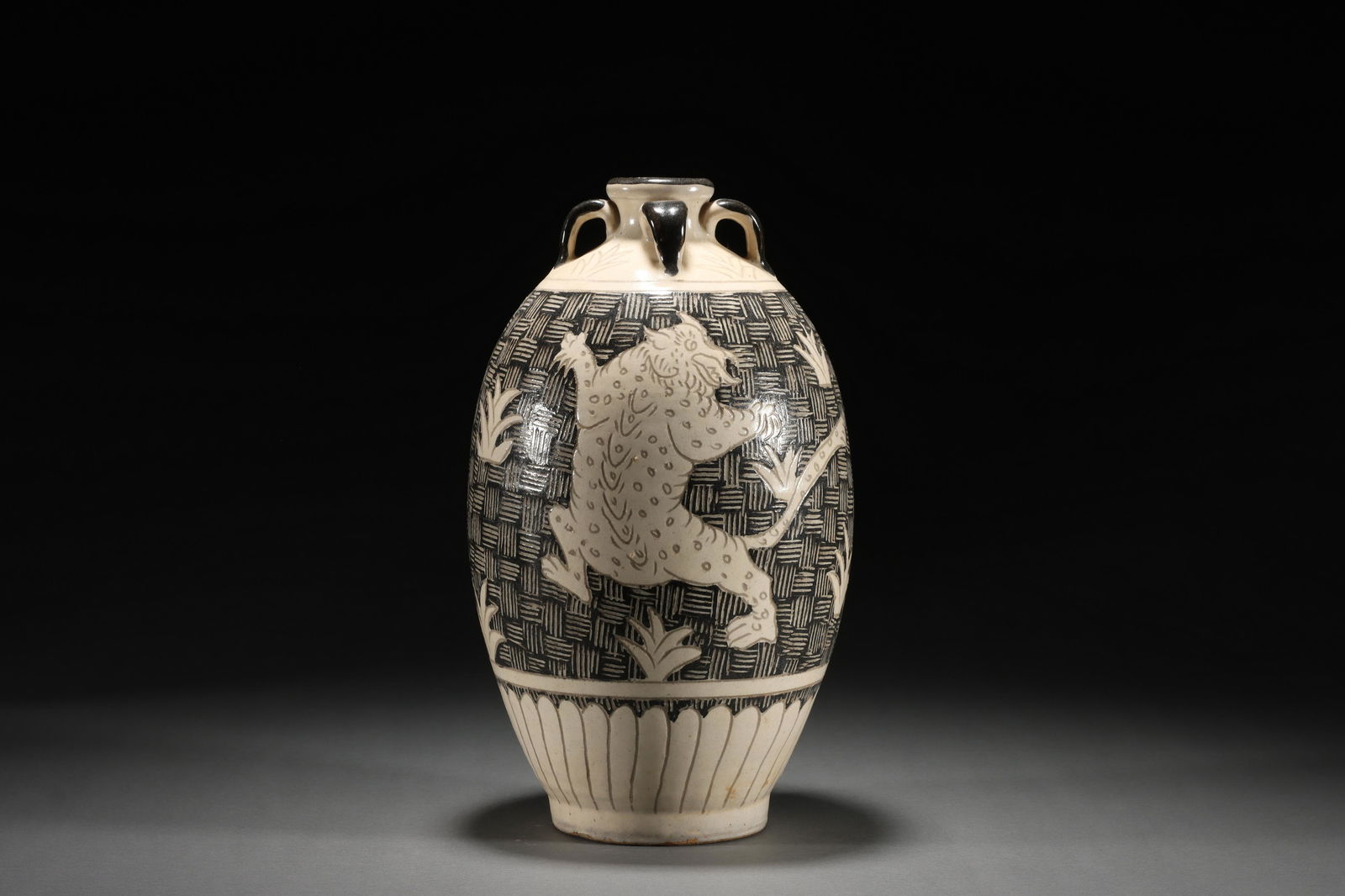 CIZHOU WARE JAR, SONG DYNASTY (1 of 6)