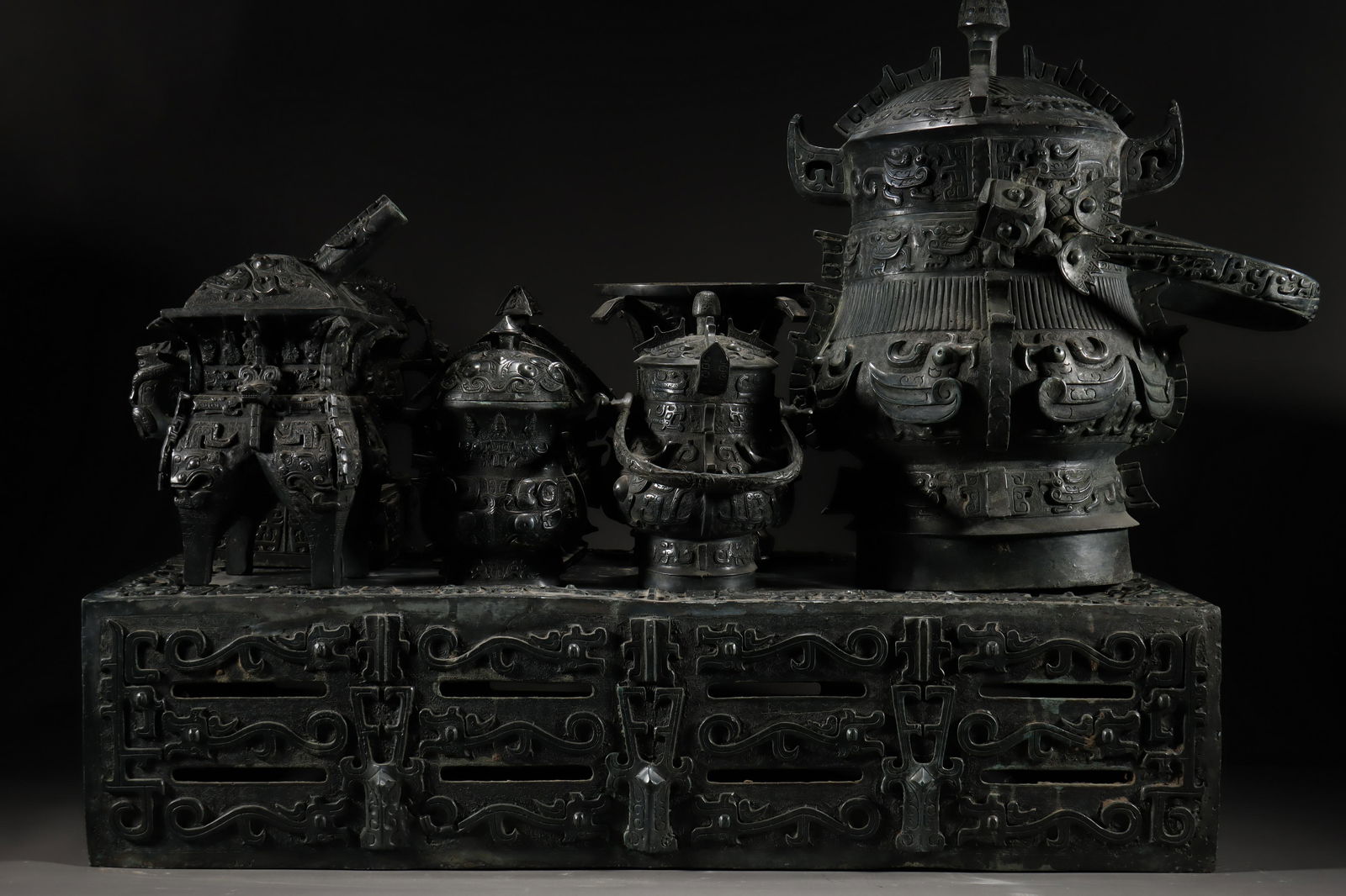 CHINESE BRONZES, WARRING STATES PERIOD (1 of 18)