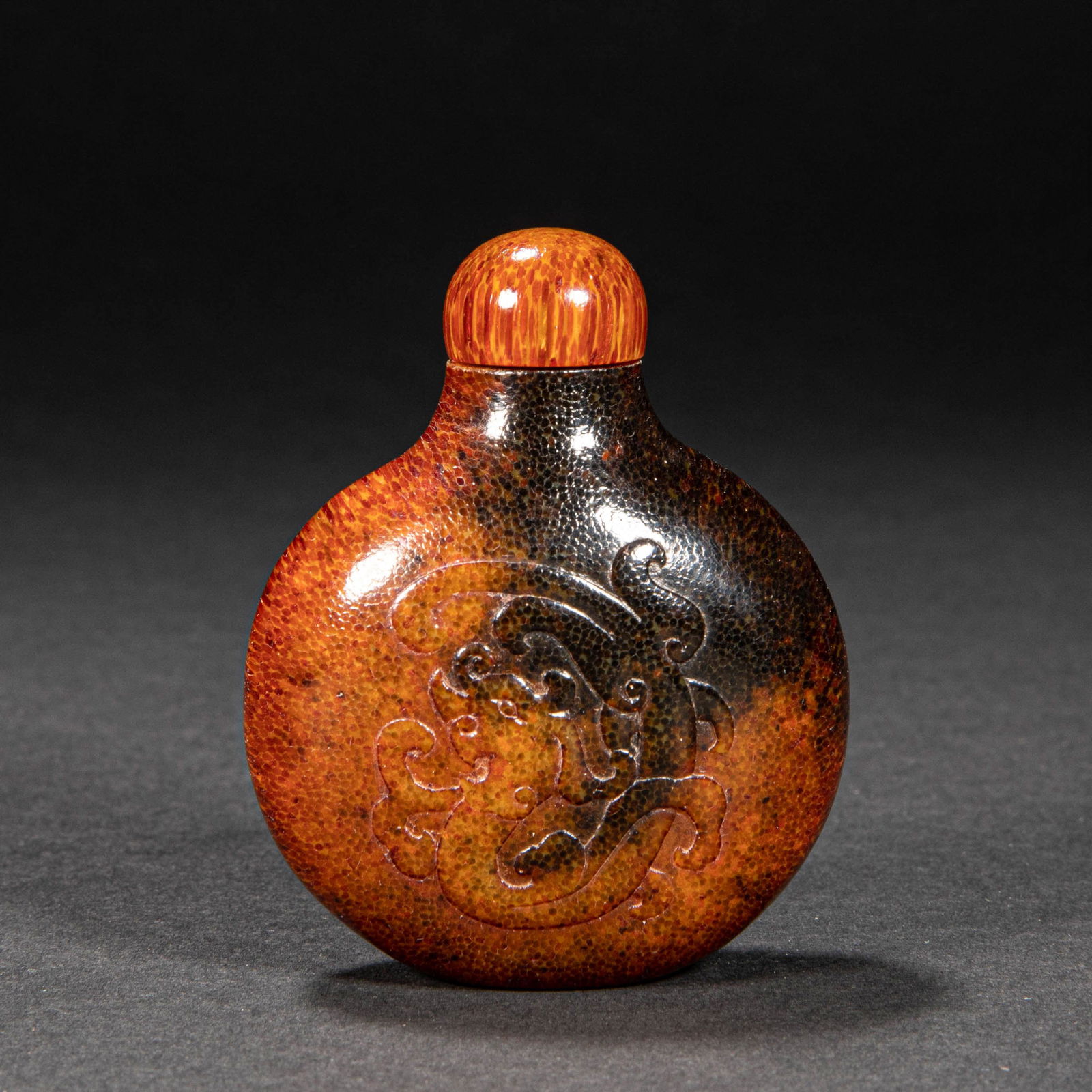 CHINESE HORN SNUFF BOTTLE, QING DYNASTY (1 of 7)