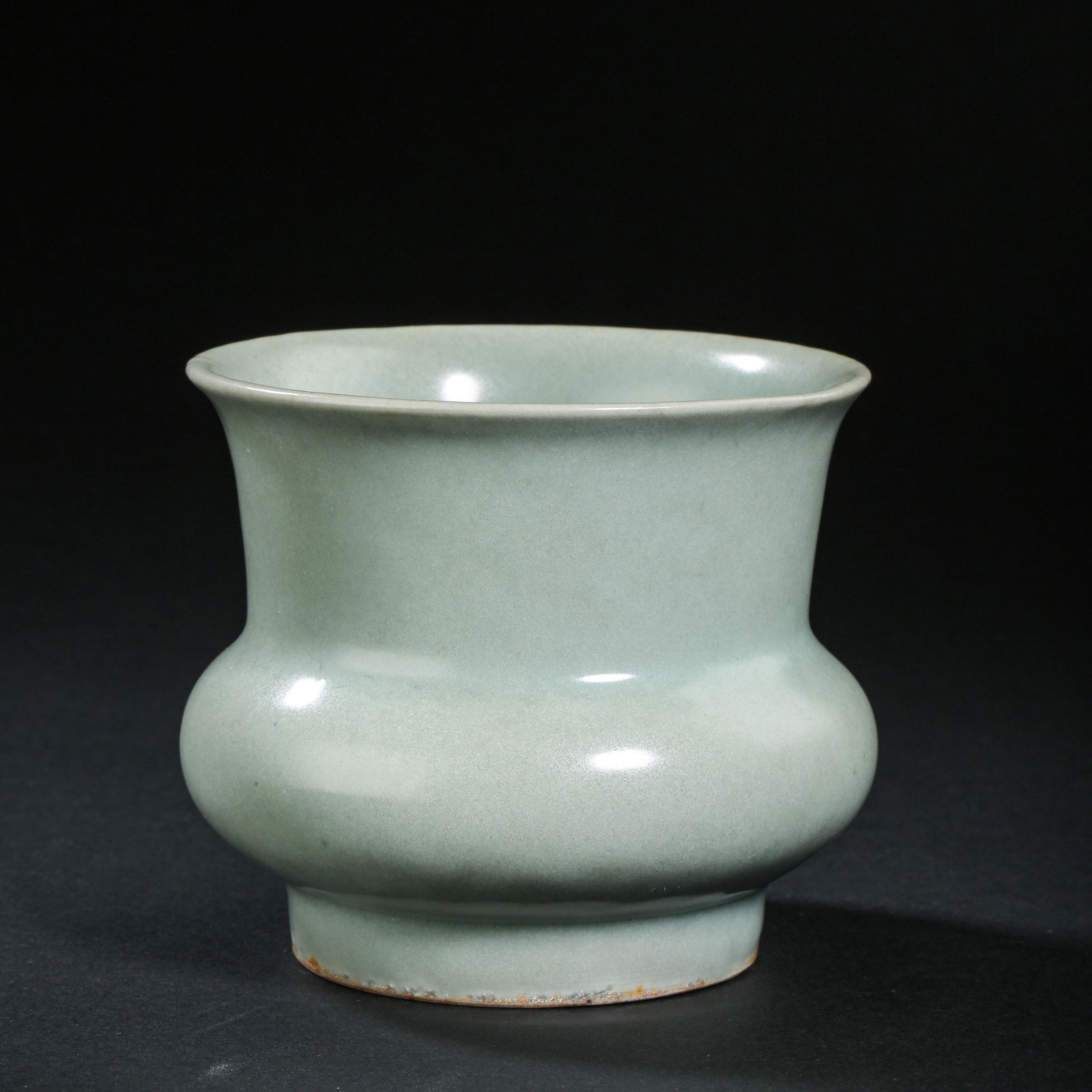 CELADON SLAG HOPPER OF LONGQUAN WARE IN SOUTHERN SONG DYNASTY, CHINA (1 of 7)