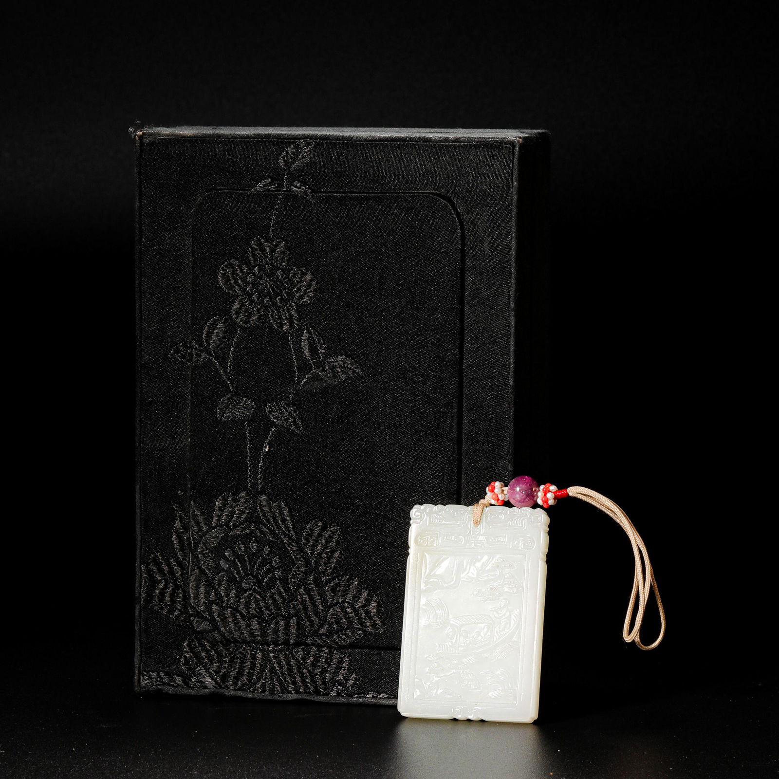 QING DYNASTY HETIAN JADE FIGURE PLATE (1 of 12)