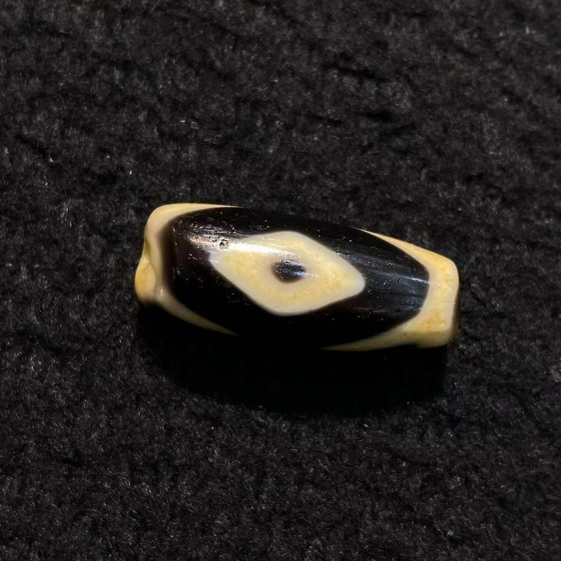 CHINESE TANG DYNASTY PURE GOLD RIGID EYE SKY BEADS (1 of 6)