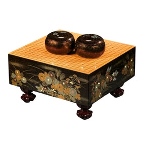 A set of Japanese maki-e go
