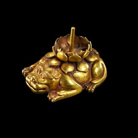 Chinese Ming Dynasty pure gold auspicious beast candlestick
