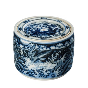 Chinese Ming Dynasty Xuande period blue and white sea beast pattern cricket jar