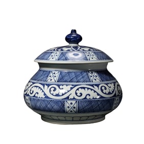 Chinese Ming Dynasty Xuande Period Blue and White Covered Jar