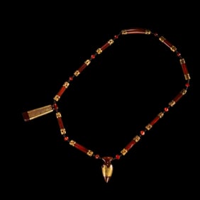 Chinese Liao Dynasty agate gold-covered necklace