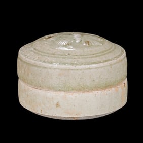 chinese Sui Dynasty Xiangzhou ware celadon dotted butterfly pattern lid box