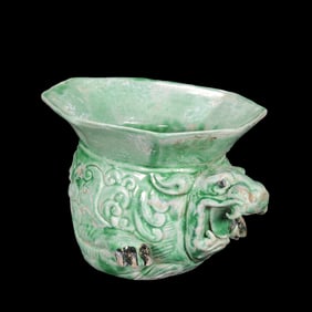 chinese Tang Dynasty green glaze animal octagonal cup