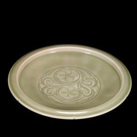 chinese Northern Song Dynasty Yaozhou ware celadon flower pattern folded rim plate