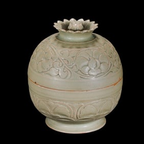 chinese Late Tang and Five Dynasties Yaozhou ware Pomegranate vase with carved floral pattern