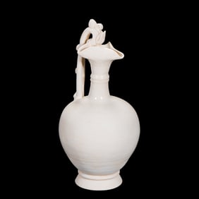 White porcelain dragon handle pot from Gongxian ware, Tang Dynasty, chinese